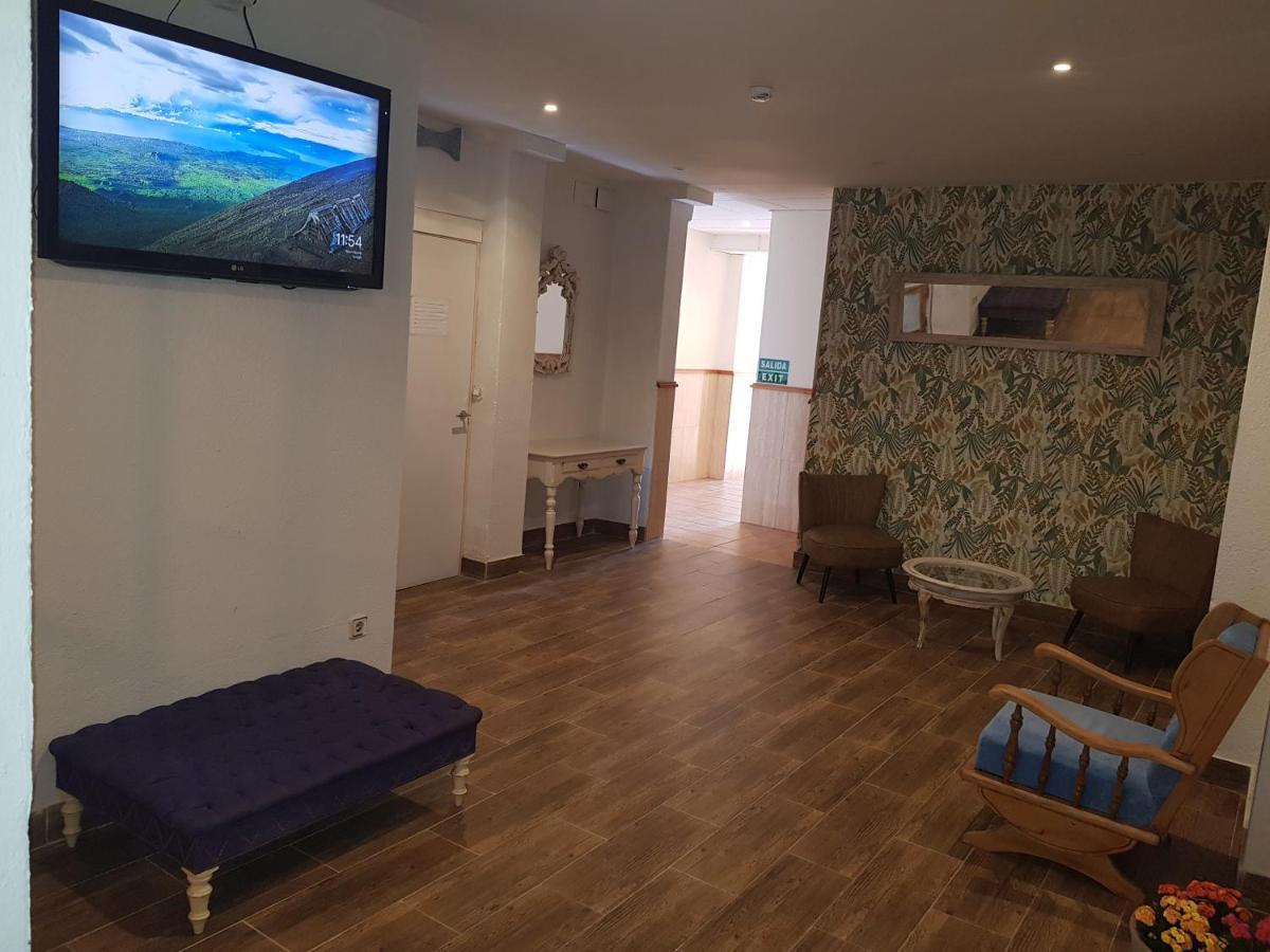 Hostal Mozaik Lloret 료렛 드 마르 외부 사진